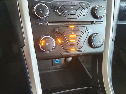 Used 2017 Ford Fusion SE image 41