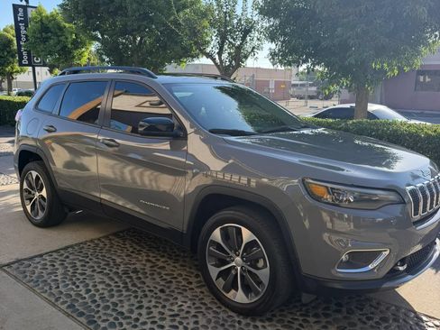 Used 2022 Jeep Cherokee Limited w/ Elite Package AWD/4WD image 3
