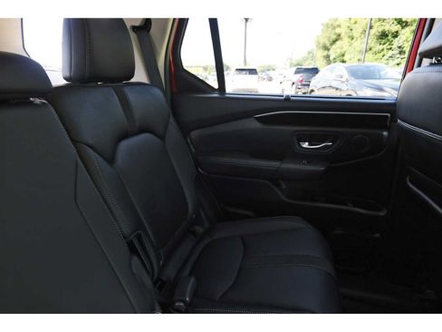 Used 2025 Honda Pilot Touring image 10