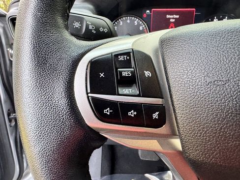 Used 2022 Ford Explorer XLT image 24