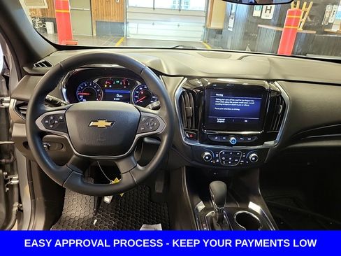 Used 2023 Chevrolet Traverse LT image 8