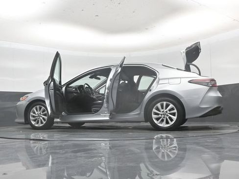 Used 2022 Toyota Camry LE FWD image 60