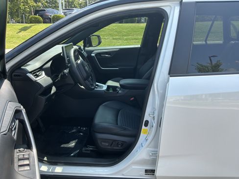 Used 2022 Toyota RAV4 XSE AWD/4WD image 16
