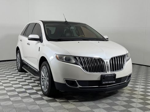Used 2013 Lincoln MKX AWD image 3