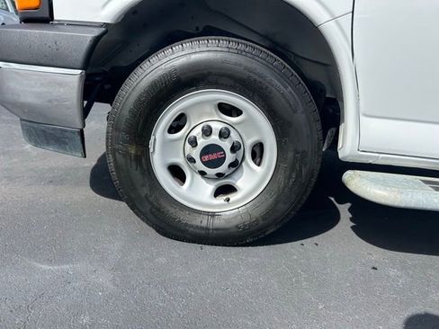 Used 2024 GMC Savana 2500 w/ Driver Convenience Package image 9