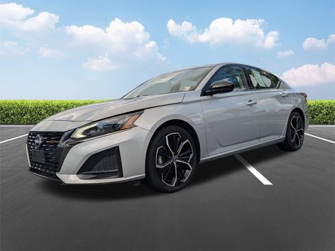 Used 2024 Nissan Altima 2.5 SR FWD image 9