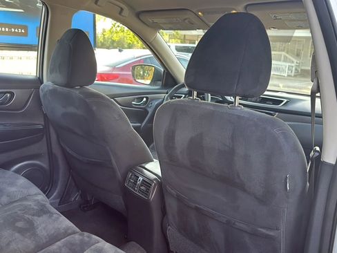 Used 2015 Nissan Rogue S image 19