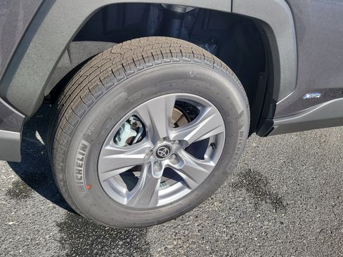 Used 2025 Toyota RAV4 XLE image 9