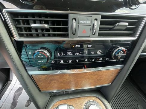 Used 2023 Nissan Armada SL w/ Captain's Chairs Package AWD/4WD image 21