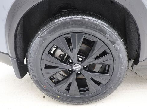 Used 2023 Nissan Rogue SV w/ SV Premium B Package image 10