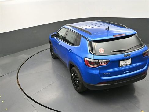 New 2026 Jeep Compass Latitude image 13