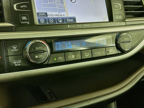 Used 2017 Toyota Highlander Limited FWD image 24