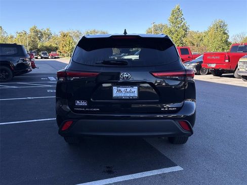 Used 2023 Toyota Highlander XLE image 8