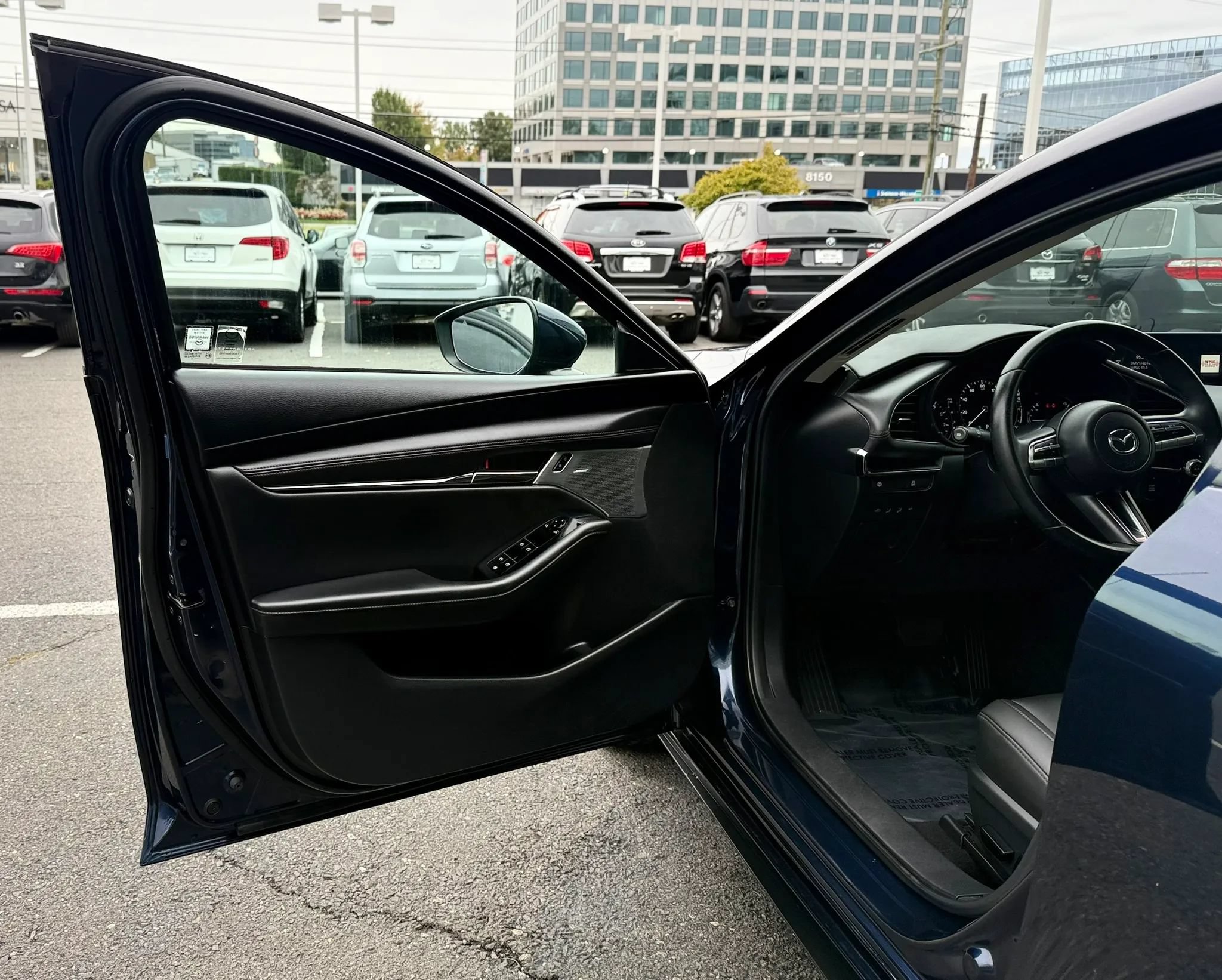 Used 2019 MAZDA MAZDA3 Sedan w/ Preferred Package FWD image 9