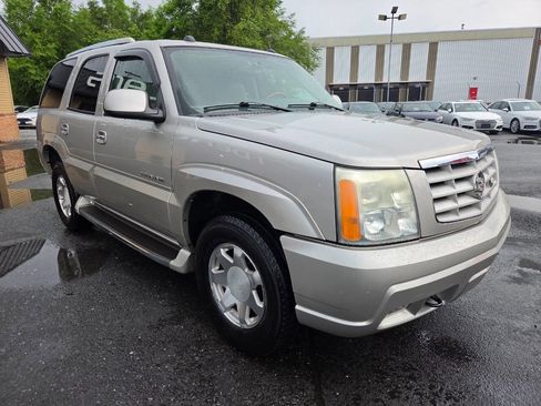 Used 2004 Cadillac Escalade AWD image 3