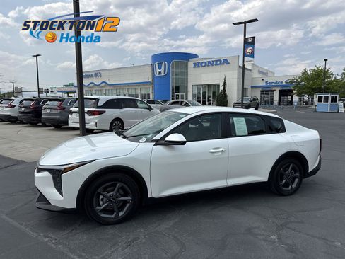 Used 2026 Kia K4 FWD image 1