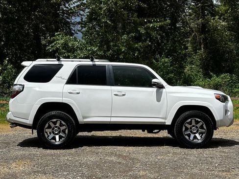 Used 2017 Toyota 4Runner TRD Off-Road Premium AWD/4WD image 10