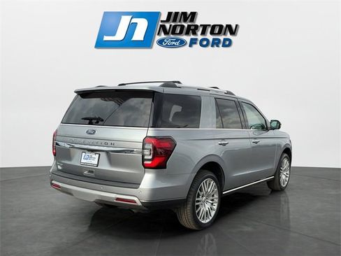 Used 2024 Ford Expedition Limited image 3