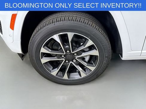 New 2025 Jeep Grand Cherokee L Overland w/ Trailer Tow Package image 33