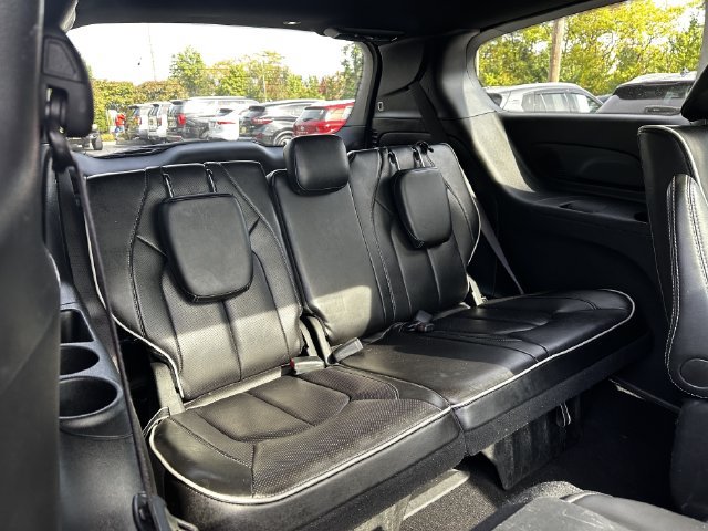 Used 2024 Chrysler Pacifica Premium FWD image 39