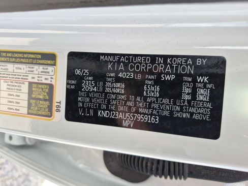 Used 2025 Kia Soul LX w/ LX Technology Package FWD image 25