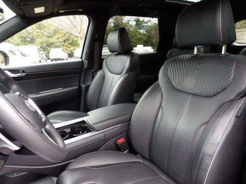 Used 2024 Hyundai Palisade Calligraphy image 15