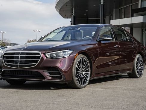 Used 2023 Mercedes-Benz S 580 4MATIC Sedan image 3