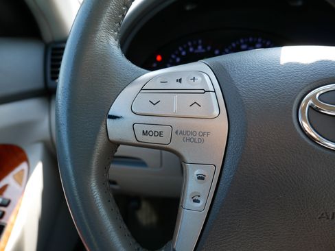 Used 2011 Toyota Camry XLE w/ SE/XLE Extra-Value Pkg image 28