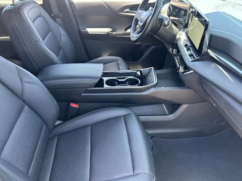Certified 2025 Chevrolet Equinox LT w/ Convenience Package II FWD image 12