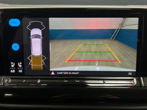 Used 2025 Volkswagen Atlas SE FWD image 13