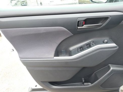 Certified 2024 Toyota Highlander LE image 14