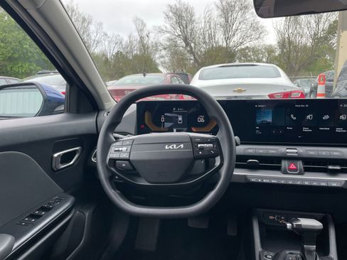 Used 2025 Kia K4 LXS image 33