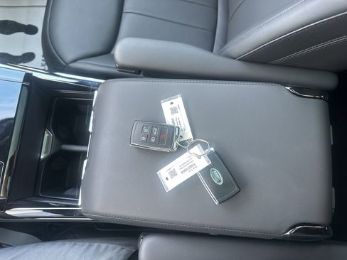 Used 2025 Land Rover Range Rover Sport SE image 34