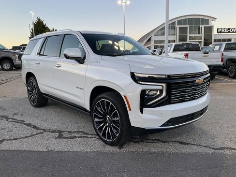Used 2025 Chevrolet Tahoe High Country image 3