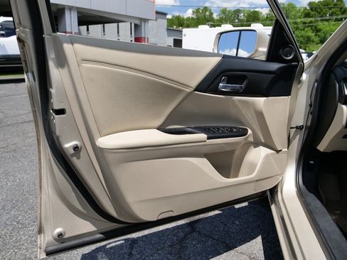Used 2015 Honda Accord EX image 19