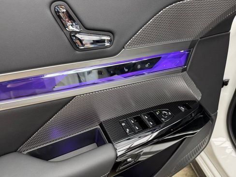 Used 2025 BMW i7 xDrive60 image 11