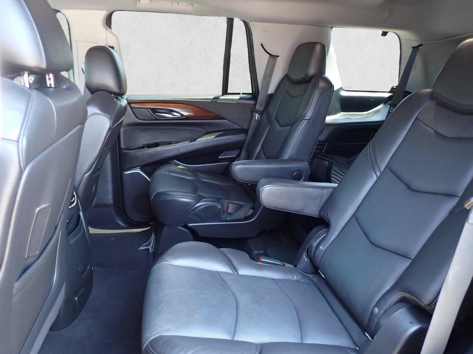 Used 2020 Cadillac Escalade Premium Luxury AWD/4WD image 10