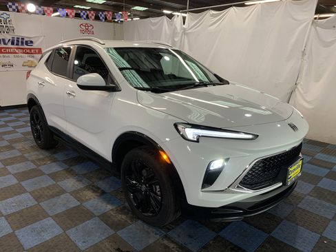 Used 2024 Buick Encore GX Sport Touring image 7