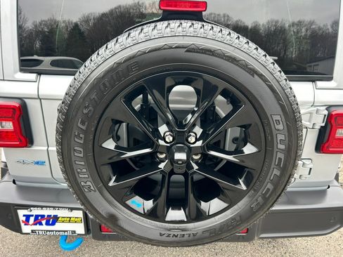 Used 2023 Jeep Wrangler Sahara w/ Cold Weather Group image 13