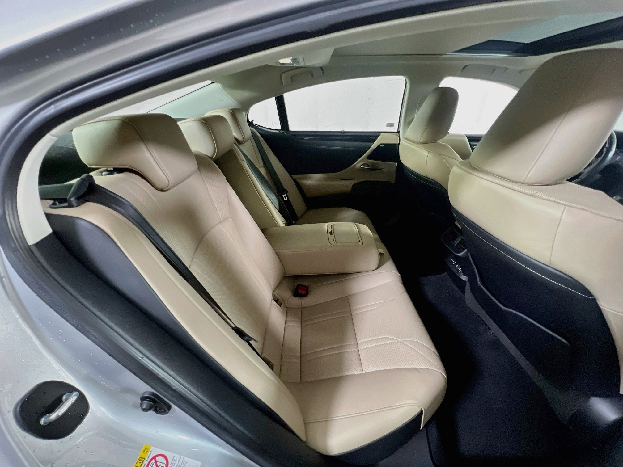 Used 2019 Lexus ES 350 Ultra Luxury w/ Accessory Package 2 FWD image 27
