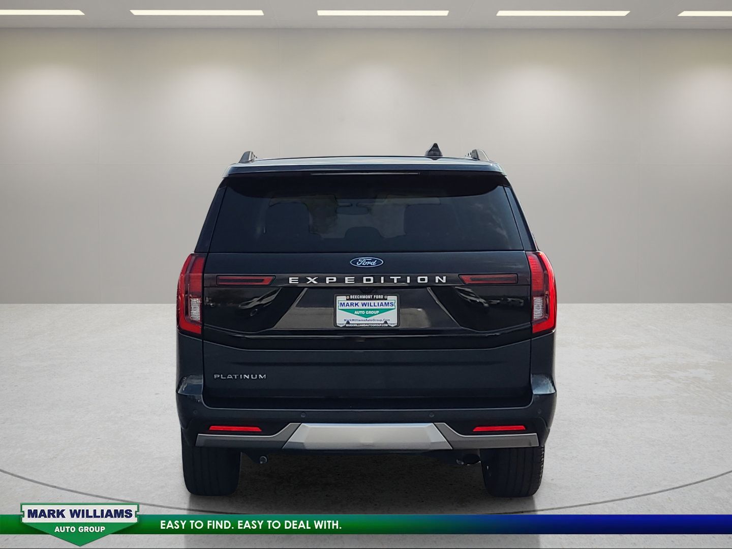 Used 2025 Ford Expedition Platinum w/ Driver's Package AWD/4WD image 5