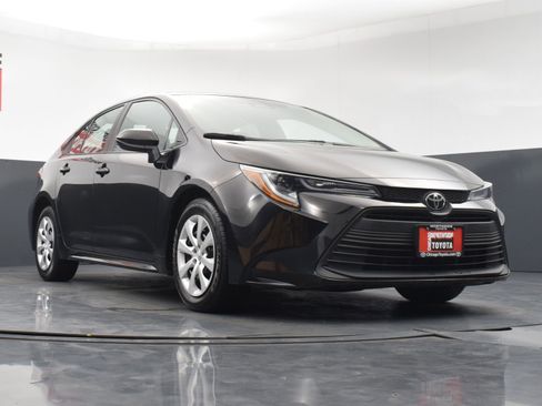 Used 2023 Toyota Corolla LE image 28