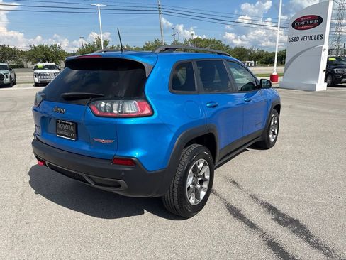 Used 2019 Jeep Cherokee Trailhawk w/ Cold Weather Group AWD/4WD image 3