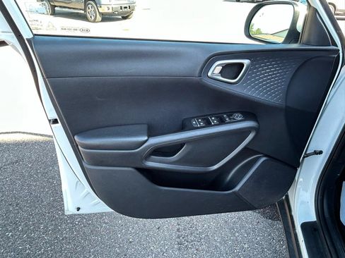 Used 2021 Kia Soul S FWD image 14
