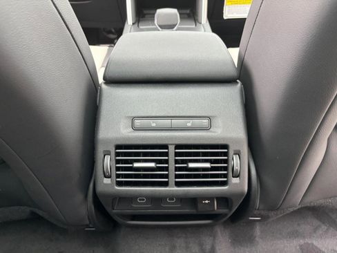 Used 2025 Land Rover Discovery Sport Dynamic SE image 13