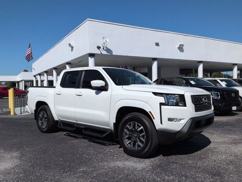 Certified 2022 Nissan Frontier SV RWD image 2