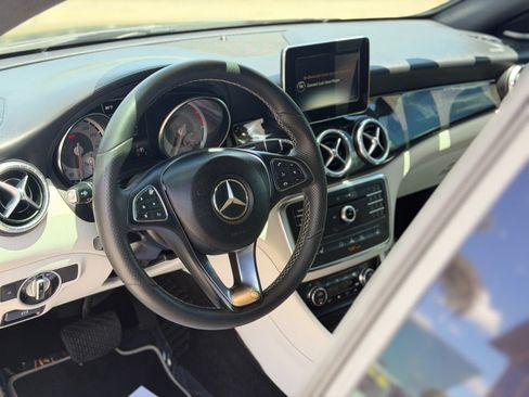 Used 2015 Mercedes-Benz CLA 250 image 11