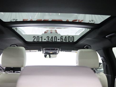 Used 2022 Land Rover Range Rover Velar R-Dynamic S AWD/4WD image 13