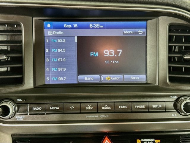 Used 2020 Hyundai Elantra SEL FWD image 15