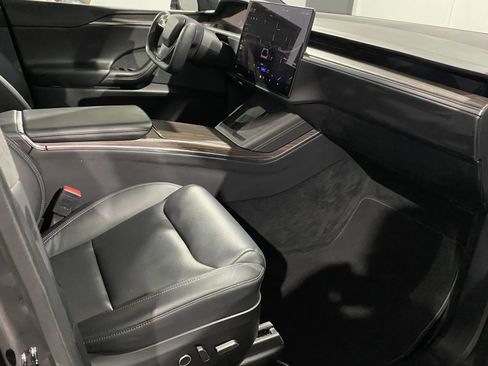 Used 2022 Tesla Model X image 6